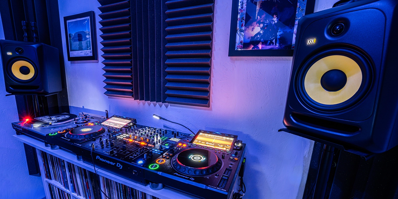Volledig uitgeruste DJ studio voor professionele lessen bij The BPM Lab